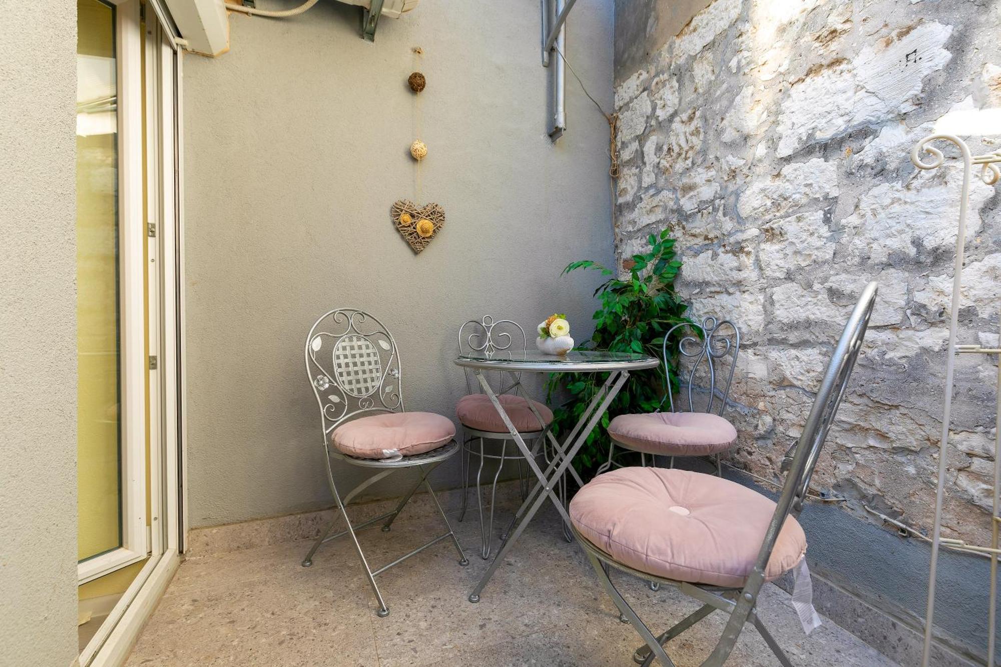 Duplex Apartment Camelia In Charming Old Town Rovinj Exterior photo